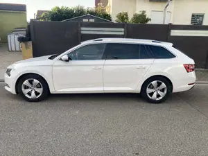 Skoda Superb Combi 2.0 TDI DSG Style Bild 2