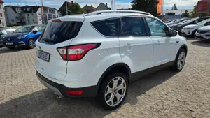 Ford Kuga Titanium 4x4 Aut. Navi Xenon SHZ LRhz. Bild 4