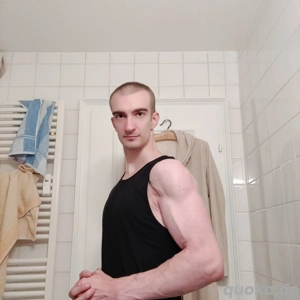 Dicke alte Frauen, die auf schlanke, junge Männer stehen?