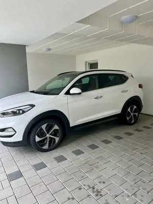 Hyundai TUCSON 2.0 CRDi 4WD Automatik Premium