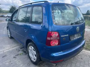 Volkswagen Touran Trendline EcoFuel Bild 4