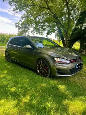 Volkswagen Golf GTI Performance BlueMotion Technology DSG