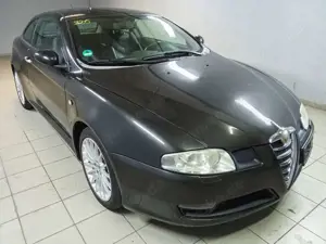 Alfa Romeo GT 2.0 16V JTS Distinctive Bild 2 Alfa Romeo GT 2.0 16V JTS Distinctive Bild 2