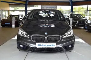 BMW 220 i Sport Line Active Tourer AUTOMATIK / XENON Bild 5