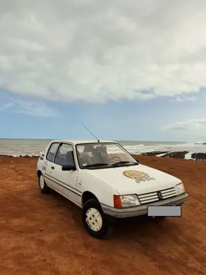 Peugeot 205 205 Junior / H-Kennzeichen TÜV Neu wenig KM