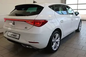 SEAT Leon FR e-Hybrid DSG *LED*NAV*PANO*RFK*SHZ*PDC* Bild 4