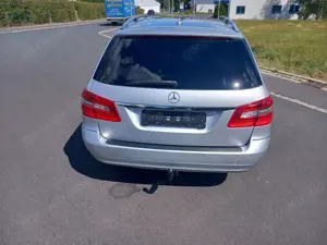 Mercedes-Benz E 200 E-Klasse T-Modell Diesel T CDI DPF BlueEFFICIENCY Bild 4