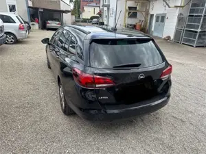 Opel Astra 1.5 D Start/Stop Sports Tourer Business Elegance Bild 2