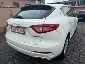 Maserati Levante Diesel*SPORTAUSPUFF*ALCANTARA*TÜV NEU Bild 4