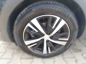 Peugeot 5008 1.2 PureTech 130 GT Navi PDC Pano LED LM Bild 5