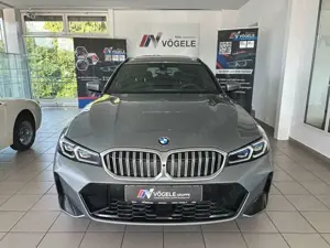 BMW 320 d xDrive A. Tour. MSportpaket AHK Panora. Glasdach