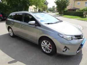Toyota Auris 1.6 Valv. Touring Sports Life+ mit TR-Garantie