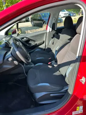 Peugeot 208 208 120 VTI Automatik Allure Bild 5