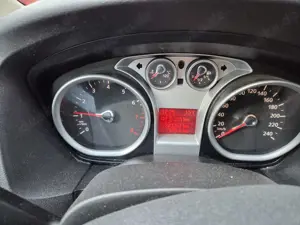 Ford Focus Focus Turnier 2.0 16V Trend Bild 4