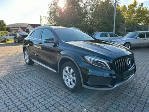 Mercedes-Benz GLA 220 CDI AMG-Styling Teilleder,Navi,Xenon Bild 3