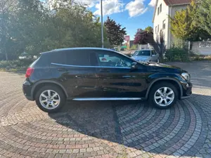 Mercedes-Benz GLA 220 CDI AMG-Styling Teilleder,Navi,Xenon Bild 4