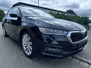 Skoda Octavia Combi First Edition NAVI/LED/1.Hd