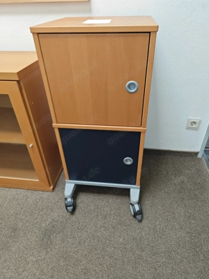 2 kleine Schränke zu verschenken