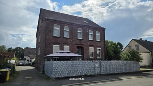 ***Dreifamilienhaus mit Potenzial zur Mietsteigerung*** ca. 247m  Wfl. mit Garten und Stellplätzen Bild 2