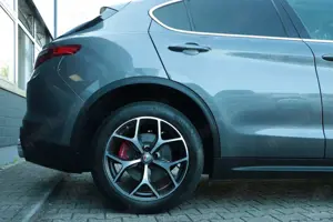 Alfa Romeo Stelvio 2,0 Super Q4 Sitzh./ Leder/ Navi Bild 5