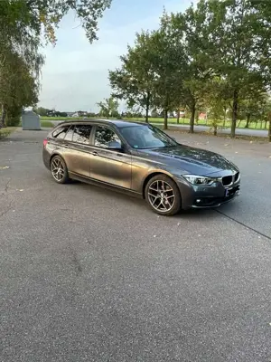 BMW 318 318i Touring Aut. Advantage