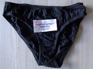 Feucht getragene Slips in schwarz nur für dich ! Schreib mir deine Wünsche !