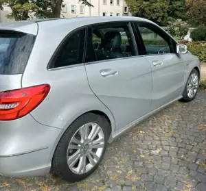 Mercedes-Benz B 180 B 180 (BlueEFFICIENCY) Bild 4