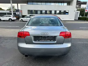 Audi A4 Lim. 2.0 Automatik/ Sitzheizung/ PDC/ 8-Fach Bild 5