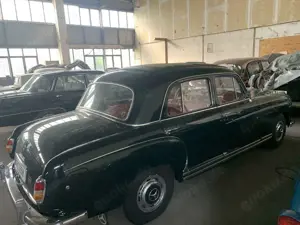 Oldtimer Mercedes Benz 220 SE Hydrak Bild 2