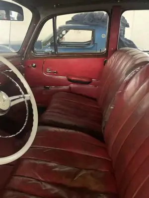 Oldtimer Mercedes Benz 220 SE Hydrak Bild 4