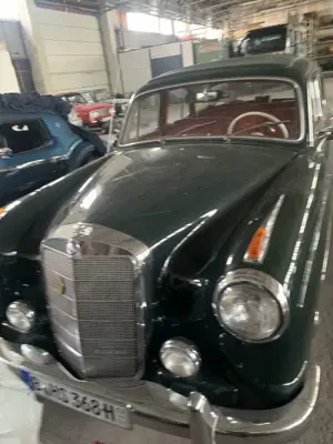 Oldtimer Mercedes Benz 220 SE Hydrak Bild 3