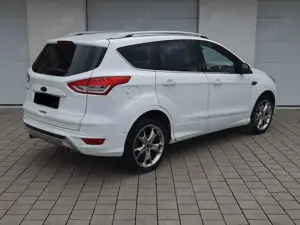 Ford Kuga 2,0 TDCi/Aut./4x4/Pano/Individual Bild 5