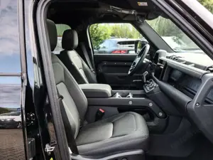 Land Rover Defender D250 110 X-Dynamic SE el. AHK, Schiebdach, Blac... Bild 3