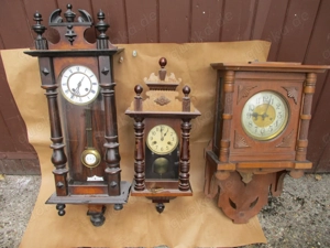 3 alte Wanduheren aus Holz