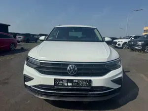 Volkswagen Tiguan Active Navi LED Kamera AHK ACC 18` Bild 2