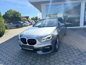 BMW 120 i Limousine LENKRADH. PDC LED NAVI Bild 4