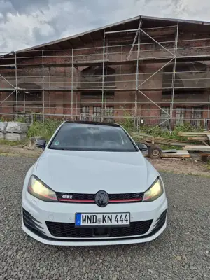 Volkswagen Golf GTI Performance BlueMotion Technology DSG