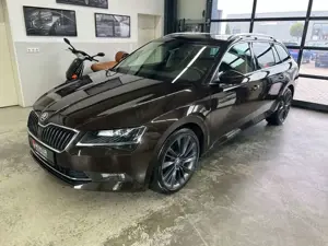 Skoda Superb Combi 2.0 TDI DSG Style 4x4+STHZ+ACC+AHK