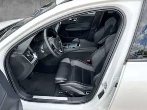 Volvo V60 T6 AWD Plug-In Hybrid Plus Dark Bild 4