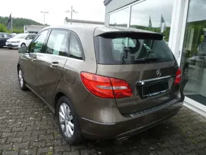Mercedes-Benz B 180 B 180 Edition 8 Fach bereift AHK original Bild 3
