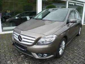 Mercedes-Benz B 180 B 180 Edition 8 Fach bereift AHK original