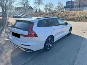 Volvo V60 V60 T6 AWD Recharge GeartronicRDesign Bild 2