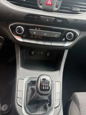 Hyundai i30 cw Select Euro 6 Alu TÜV /AU Neu Bild 4