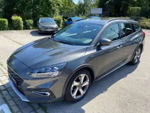 Ford Focus Active*Kamera*AHK*LED*Park-Pilot