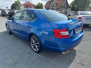 Skoda Octavia Lim 2.0 TDI RS-ACC-Navi-CANTON-Bi-Xenon Bild 3