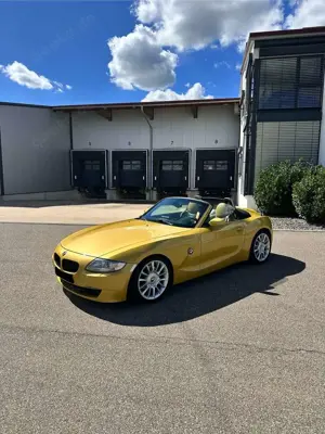 BMW Z4 Individual Phoenix Gelb