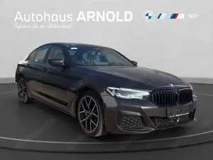 BMW 545 e xDrive Limousine M Sportpaket Head-Up Harman Kar Bild 3