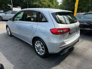 Mercedes-Benz B 180 d KAMERA/NAVI/SPURHALTE/WIDESCREEN/DAB Bild 4