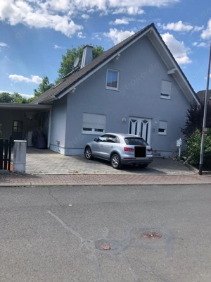 Großzügiges Ein- Zweifamilienhaus mit Ausblick ins Grüne