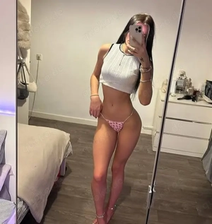 Erfahrene Frau bietet schöne Onlinebeziehungen ab 21+ an.